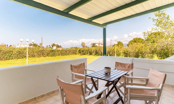 Kiparissia Apartment | Studio Apartment '1' with Private Terrace, Wi-Fi and Air Conditioning