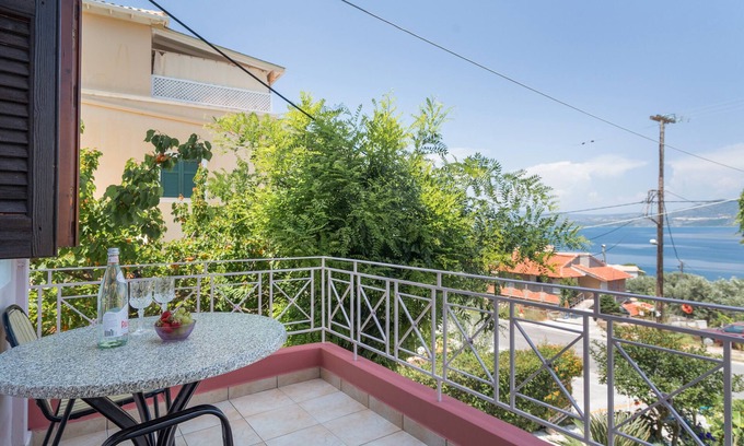Nikiana Apartment | Studio Apartment '3 Adults No 3' with Sea View, Wi-Fi and Air Conditioning