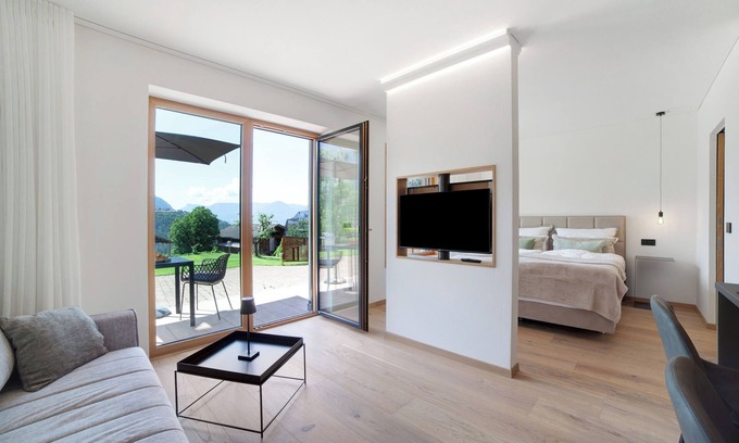 Rifiano Apartment | Studio Apartment 'Alivo Living Apartment Olivia' with Mountain View, Shared Terrace and Wi-Fi