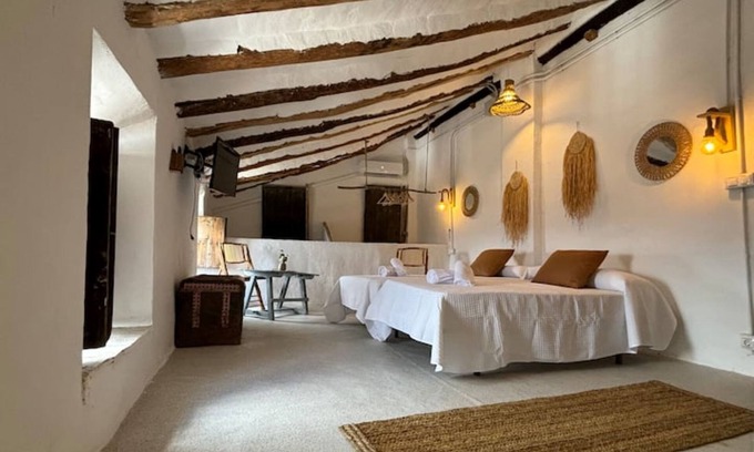 Iznatoraf Apartment | Studio Apartment 'Alojamiento Verdala' with Shared Garden, Wi-Fi and Air Conditioning