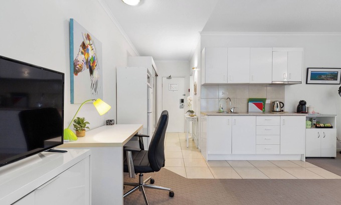 Port Douglas Apartment | Studio Apartment, Kitchenette,Heated Pool,Free WIFI, 65 Inch TV, Walk to Beach