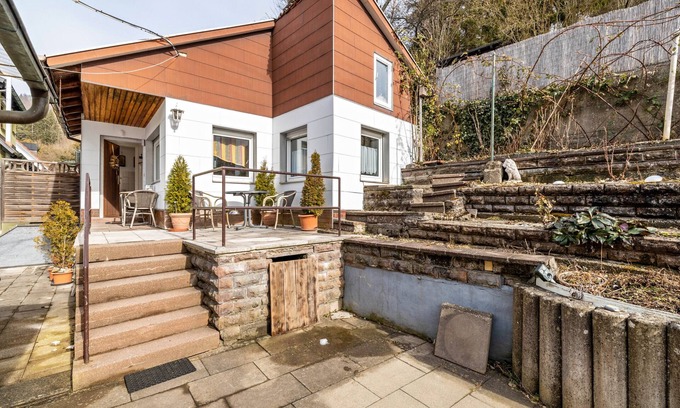 Albstadt Apartment | Studio Apartment 'Behrens-Reinke' with Private Terrace, Shared Garden and Wi-Fi