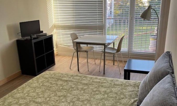 Les Longs Champs Apartment | Studio Apartment 'Cosylocation Jean Bart 2' with Balcony and Wi-Fi