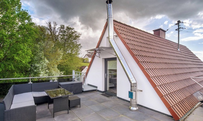 Guenzburg Apartment | Studio Apartment 'Ferienwohnung Erhardt' with Private Terrace and Wi-Fi