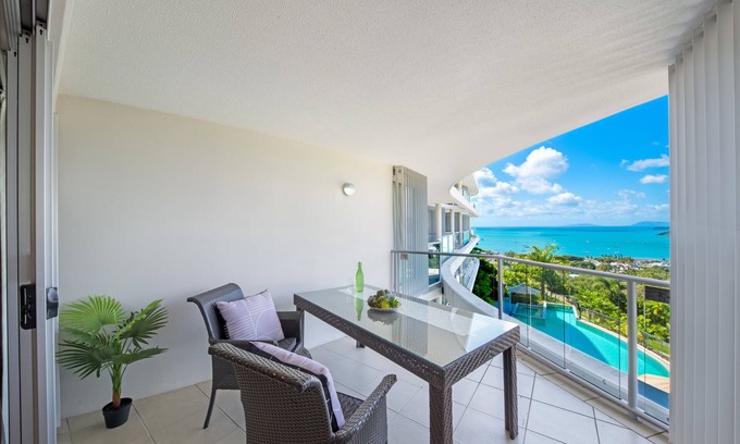 Airlie Beach Apartment | Studio Apartment in the heart of Airlie Beach with Magnificent Ocean Views.