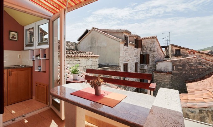 Trogir Apartment | Studio apartment in Trogir with Balcony, Air condition, WIFI (4324-4)