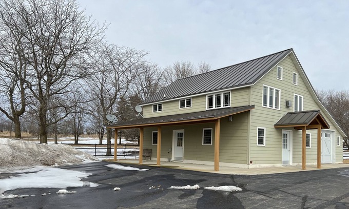 Brandt House | Studio Apartment just a off the Shores of Beautiful Lake Cochrane