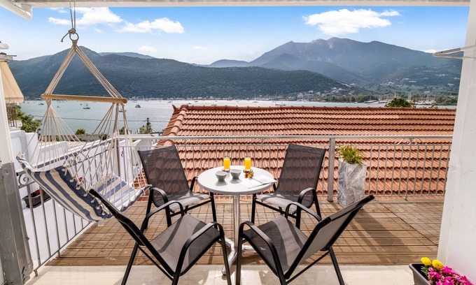 Geni Apartment | Studio Apartment "King 5" with Sea View, Shared Pool & Wi-Fi