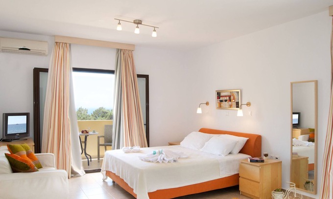 Lefkos Apartment | Studio Apartment 'Miraluna 1' with Private Terrace, Wi-Fi and Air Conditioning