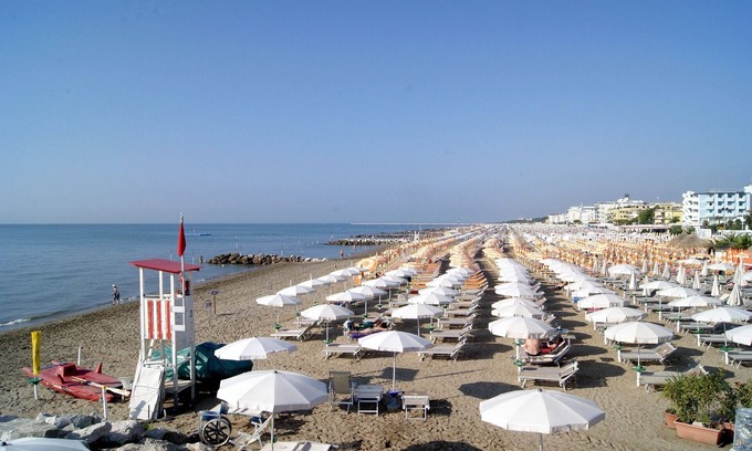 Old Town Apartment | Studio Apartment 'Monolocale Isola Di Pasqua Caorle' with Shared Garden, Wi-Fi and Air Conditioning