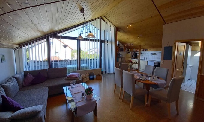 Bohringen Apartment | Studio Apartment 'Müller' with Balcony and Wi-Fi