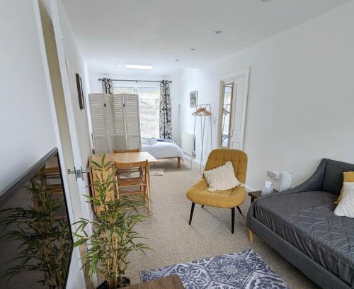 Thornhill Apartment | Studio Apartment North Cardiff