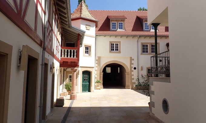 Grosskarlbach Apartment | Studio apartment "Osterberg" in the old winery