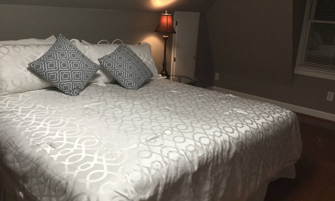 Elon Apartment | Studio apartment over garage