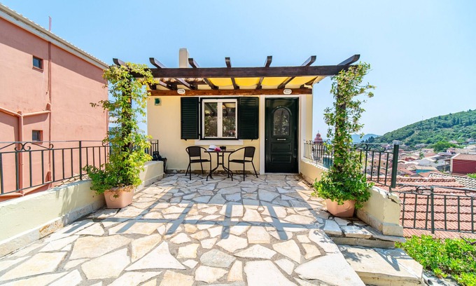Dafnata Apartment | Studio Apartment 'Pavlos Sofia Studio' with Mountain View, Garden & Terrace
