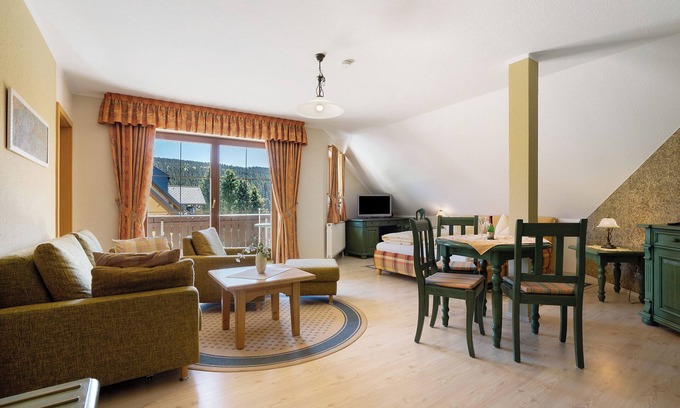 Pobershau Apartment | Studio Apartment 'Pension Bergblick - Ringmauer' with Mountain View, Balcony and Wi-Fi
