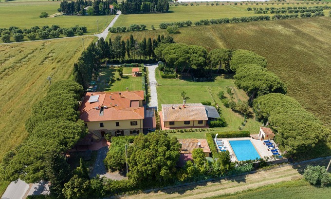 Cecina Apartment | Studio Apartment 'Podere Nuti - Monolocale L'Eccezione' with Shared Pool and Air Conditioning