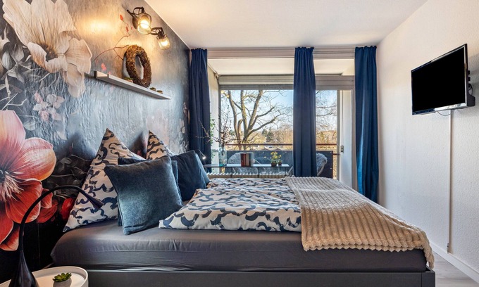 Region Hannover District Apartment | Studio Apartment 'Steuerbordkajüte' with Shared Garden, Balcony and Wi-Fi