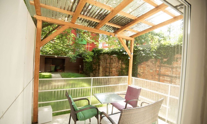 Geidorf Apartment | Studio Appartement near the hospital with garden access