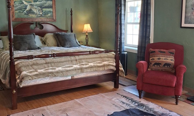 Lake City Apartment | Studio apt in the heart of town.