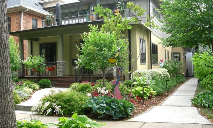 East Isles Apartment | Studio Apt. Lake of the Isles Inn Uptown Minneapolis Furnished Monthly Rental