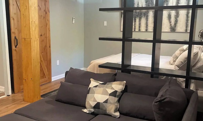 Smyrna Apartment | Studio Apt Near Bravesn