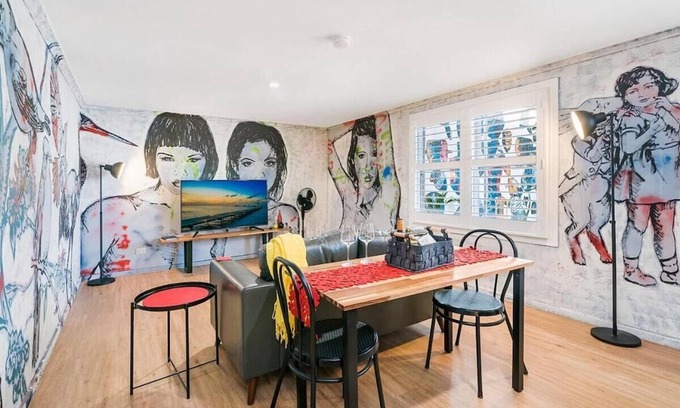 Daylesford Apartment | Studio Art on Duke Su