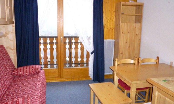 Station de Drouzin le Mont Apartment | Studio at the foot of the cable car with balcony