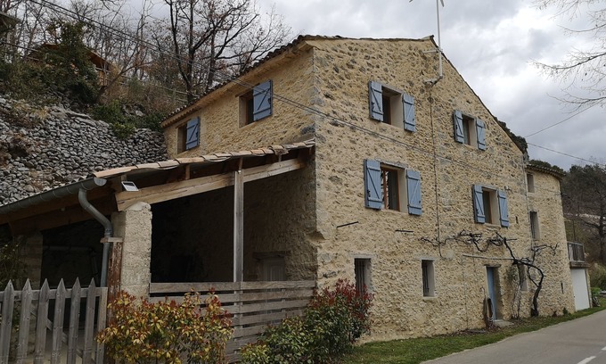Reilhanette Apartment | Studio at the foot of Ventoux and near the spa town of Montbrun les Bains