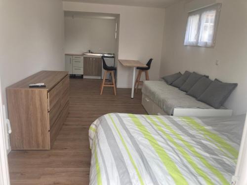 Saran Apartment | Studio avec courette au calme