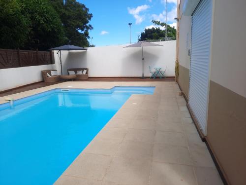 Saint-Claude House | Studio avec piscine privée, idéalement situé