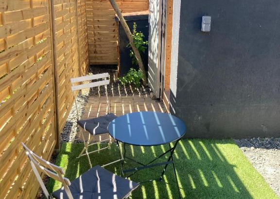 Heuze - Saint-Georges Apartment | Studio avec terrasse et parking au Mans