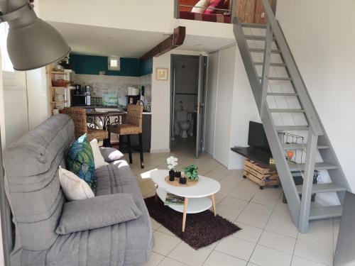 Clonas-sur-Vareze House | Studio Belle Vue