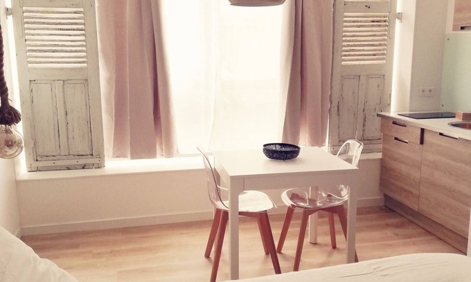 Le Creusot Apartment | Studio Bohèmet-Studio-Premium-Ensuite