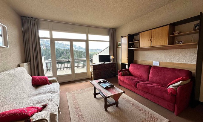 Villard-de-Lans Apartment | Studio cabin with south terrace and parking in Villard-de-Lans, near slopes and trails