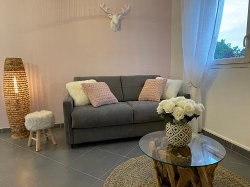 Saint-Julien-les-Villas Apartment | Studio calme et cosy