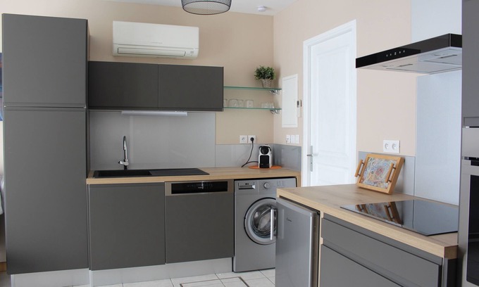 Jarrie Apartment | Studio Calme et Ensoleillé
