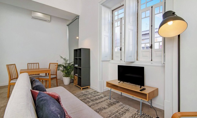Se Apartment | Studio 'Casa Vermelha I' with Terrace, Wi-Fi & A/C