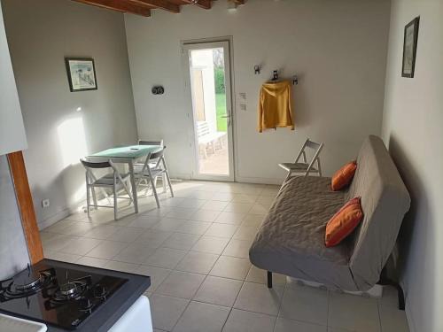 Noaillac Apartment | Studio + combles aménagés