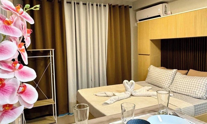 Lapu-Lapu Apartment | Studio Condo Unit with Balcony Facing Pool near Mactan Airport