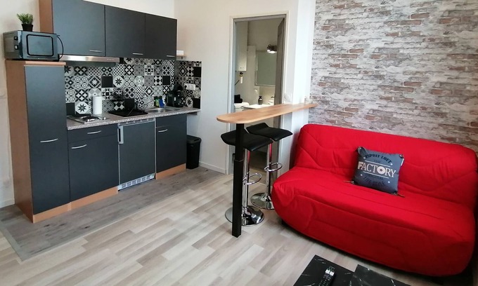 Tonneins Apartment | Studio Cosy Brick Home