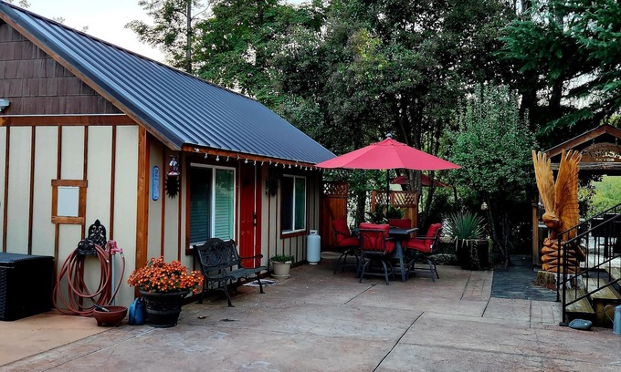 Shady Cove Cottage | Studio Cottage On One Of The Top Ranked Steelhead Holes On The Upper Rogue