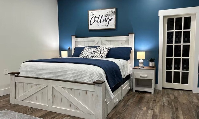 Jamestown Apartment | Studio Cottage on the Square, entire rental unit in Jamestown, Kentucky