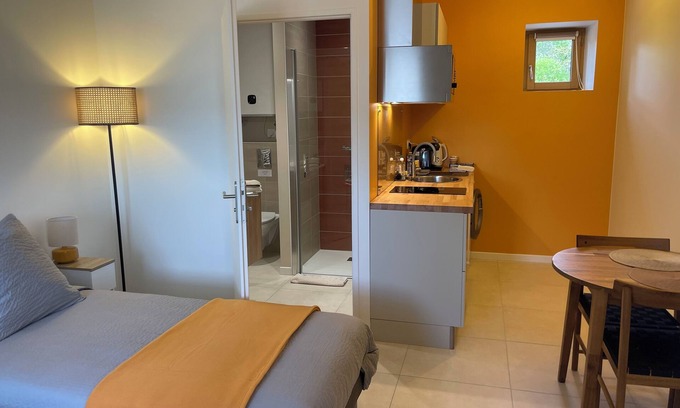 Angliers Apartment | "Studio de la Cour"