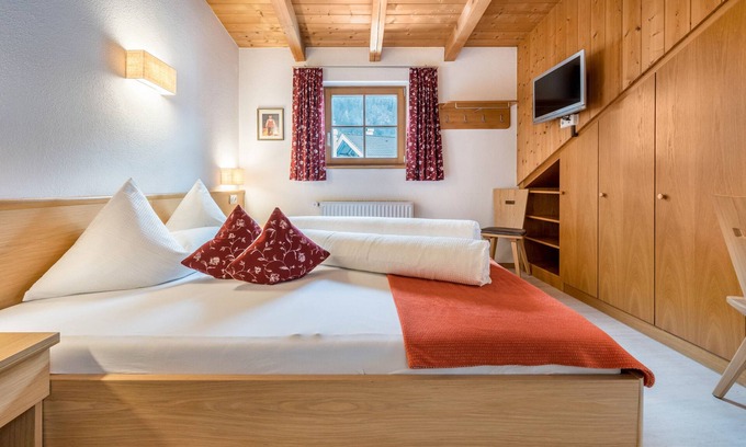 Sand in Taufers Apartment | Studio "Duregger Nest" with Mountain View, Garden & Wi-Fi