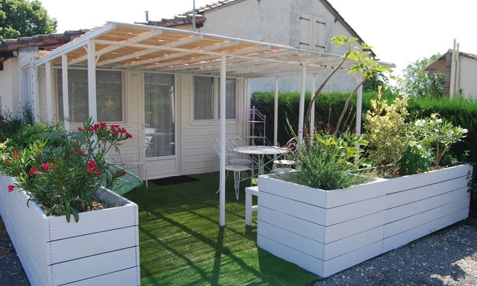 Montjean Apartment | Studio 'Ema Cottage' Private Terrace, Pool & Nature | Perfect for 2