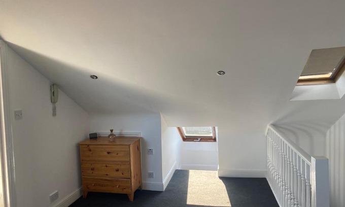 Hatch End Apartment | Studio Flat