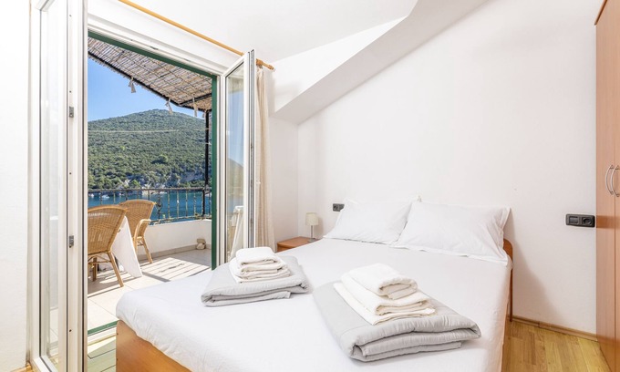 Pokrivenik Apartment | Studio flat near beach Cove Pokrivenik, Hvar (AS-2073-b)