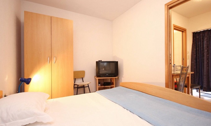 Vinisce Apartment | Studio flat near beach Vinišće, Trogir (AS-10006-a)