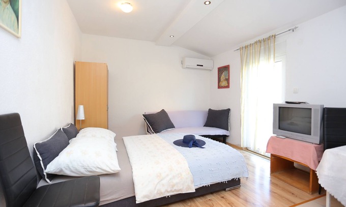Podstrana Apartment | Studio flat with balcony Podstrana, Split (AS-17053-b)